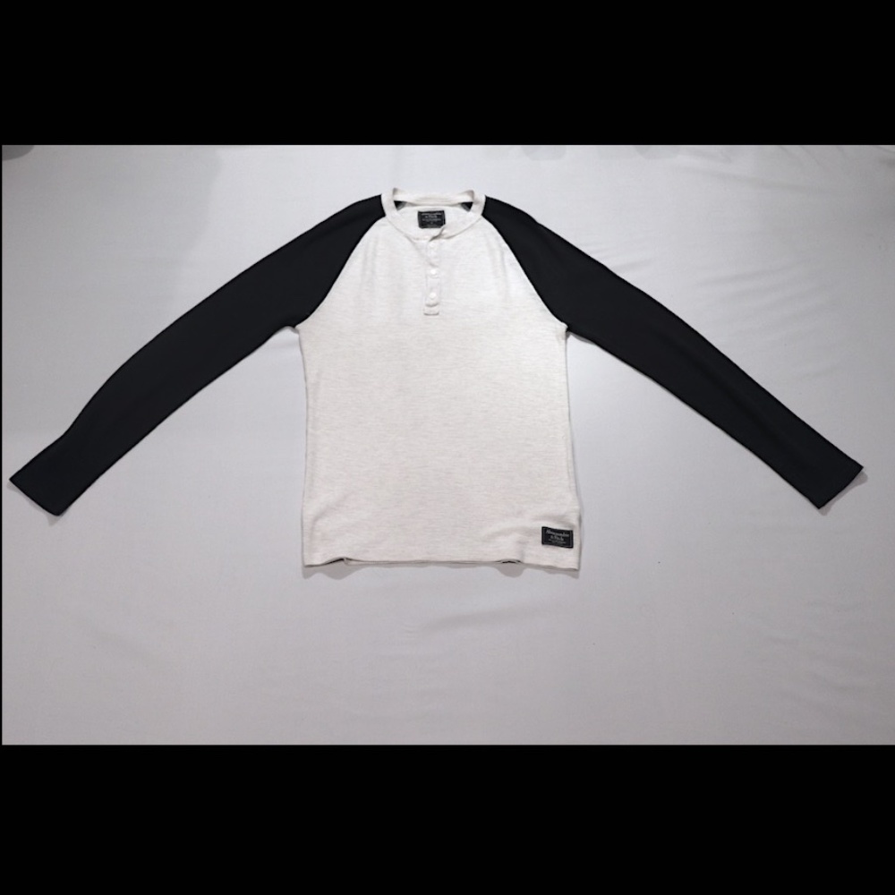 ABERCROMBIE & FITCH WHITE AND NAVY BLUE LONGSLEEVE